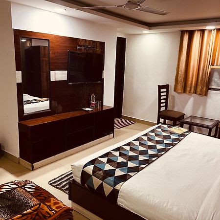 Hotel Vista Premium Tark A Family Hotel Near Igi Airport Delhi Nueva Delhi Exterior foto
