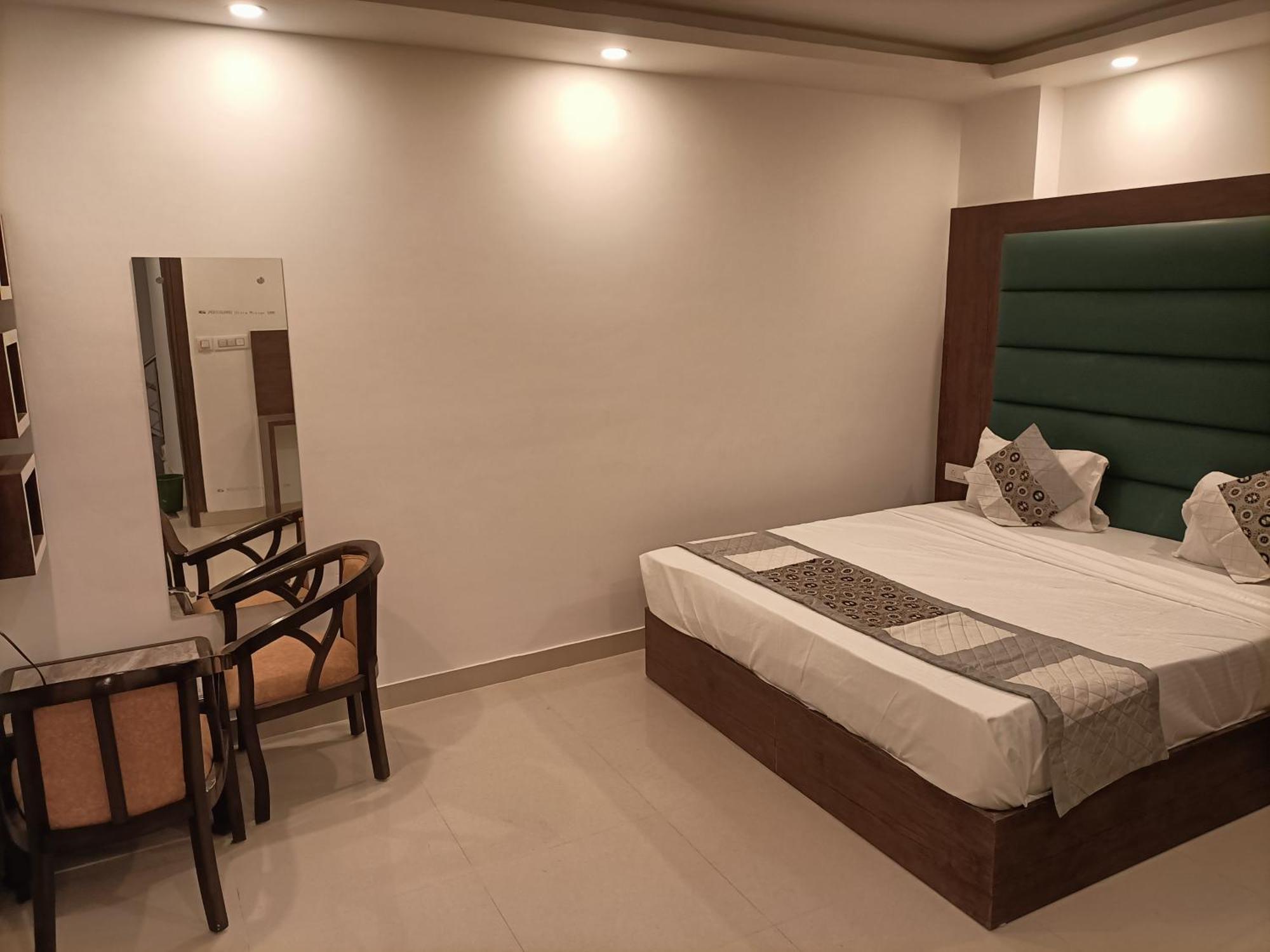 Hotel Vista Premium Tark A Family Hotel Near Igi Airport Delhi Nueva Delhi Exterior foto